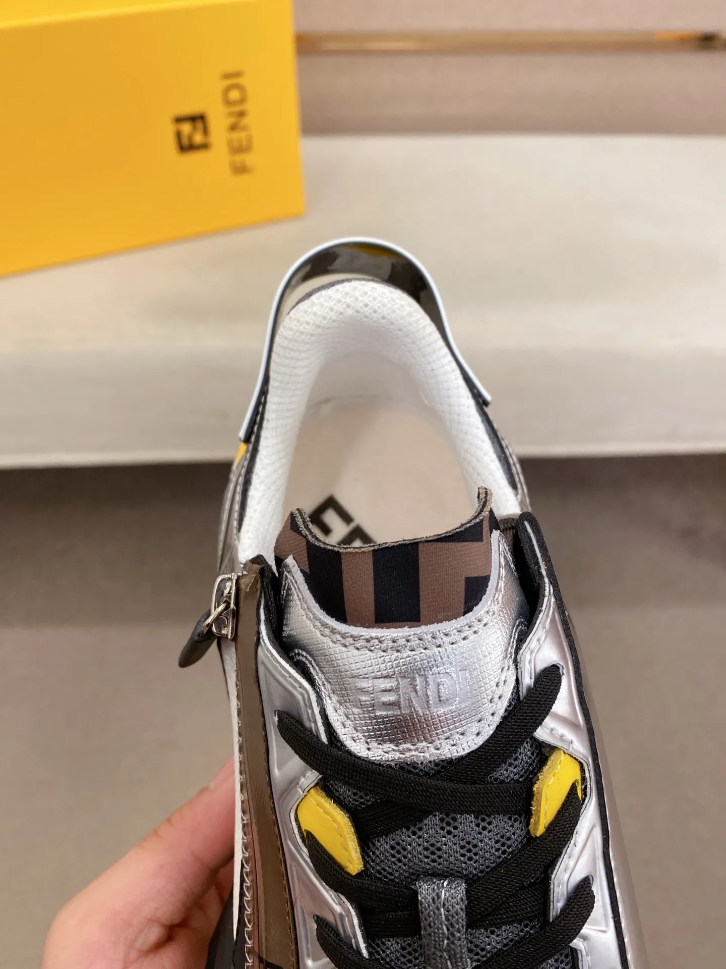Men's shoes💰: 540💰(Higher version) [Fendi] Fendi's latest casual shoes for men! Available at counters simultaneously! A one-to-one replica of the original. Made entirely of imported top-grain calfskin, the interior is made of top-grain water-dyed cowhide, and the original factory-supplied rubber outsole. Leading new fashion concepts. Matching code: 38-44 can be customized, 45 is not returnable!